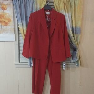 LeSuit Red Pant Suit With Botton On Jacket And Pocket On Jacket And Pant